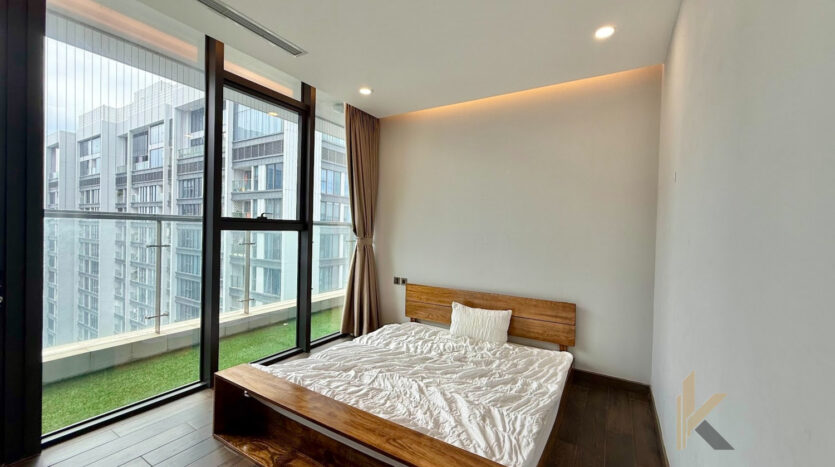 penthouse with swimming pool and lake view in hanoi vietnam (10)