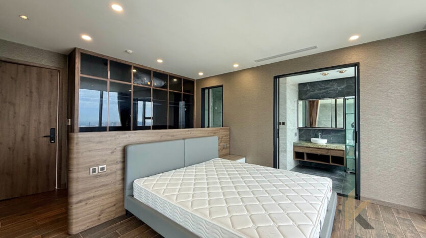 penthouse with swimming pool and lake view in hanoi vietnam (14)