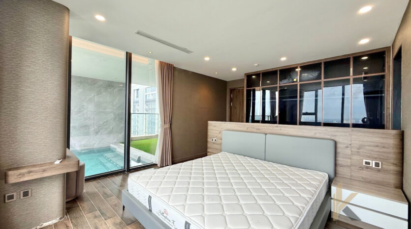 penthouse with swimming pool and lake view in hanoi vietnam (23)