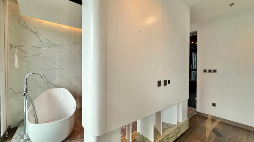 penthouse with swimming pool and lake view in hanoi vietnam (25)