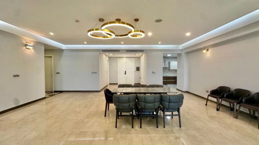 golf view 267m2 apartment for rent in l1 ciputra (10)