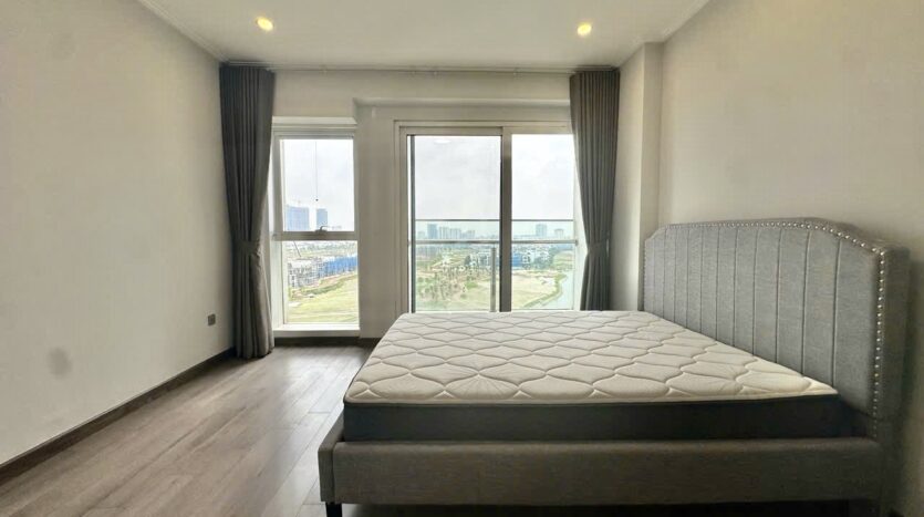 golf view 267m2 apartment for rent in l1 ciputra (11)