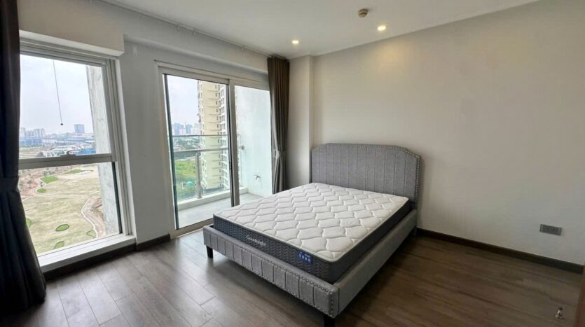 golf view 267m2 apartment for rent in l1 ciputra (15)