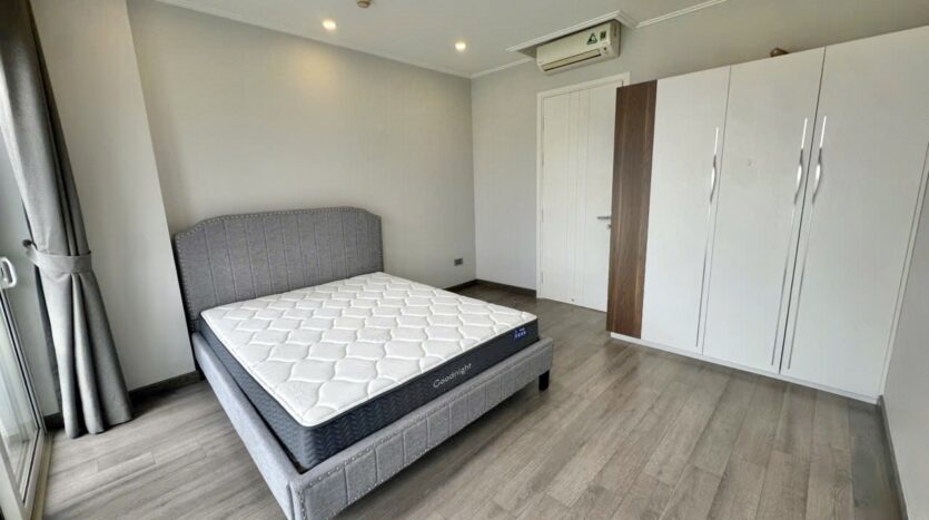 golf view 267m2 apartment for rent in l1 ciputra (5)