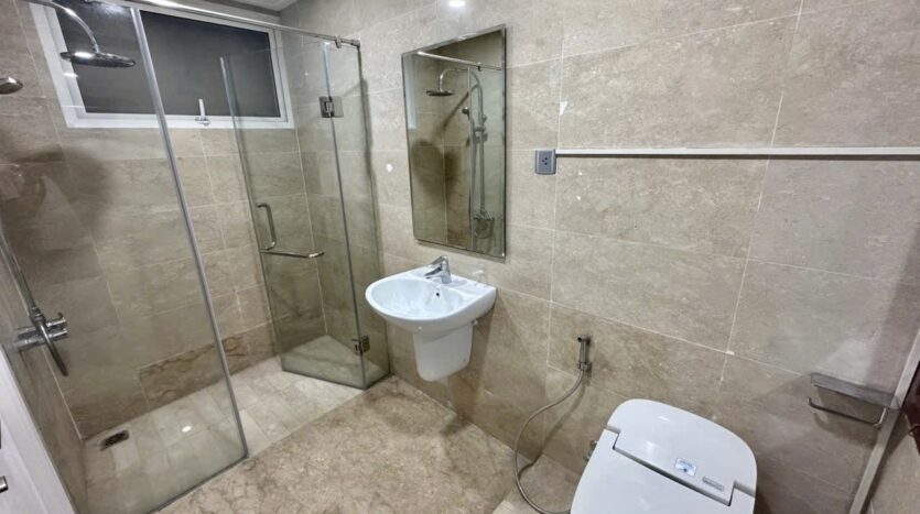 golf view 267m2 apartment for rent in l1 ciputra (6)