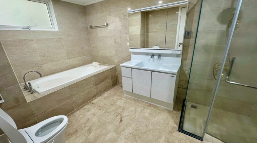 golf view 267m2 apartment for rent in l1 ciputra (7)