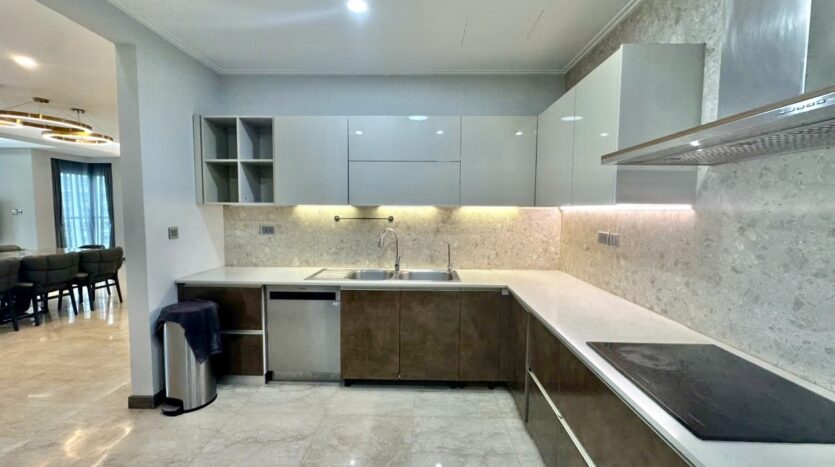 golf view 267m2 apartment for rent in l1 ciputra (9)