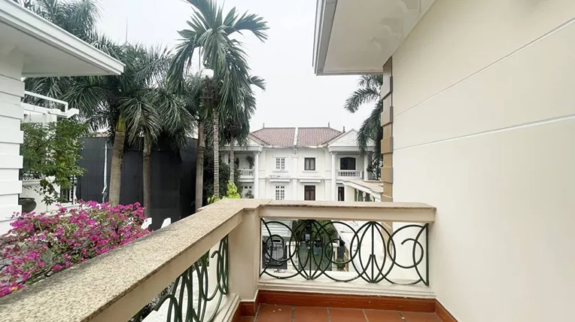 Spacious and affordable villa in C4 Ciputra near international schools (4)