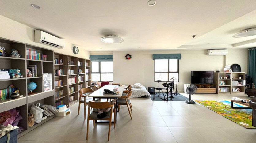 big apartment for sale in kosmo tay ho (3)