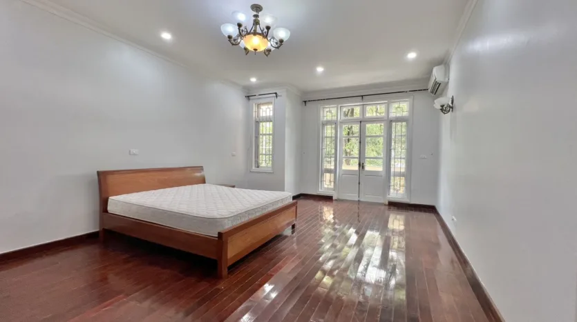 modest villa for rent near unis hanoi (13)