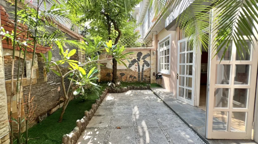 modest villa for rent near unis hanoi (15)