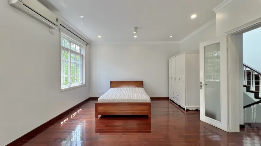 modest villa for rent near unis hanoi (4)