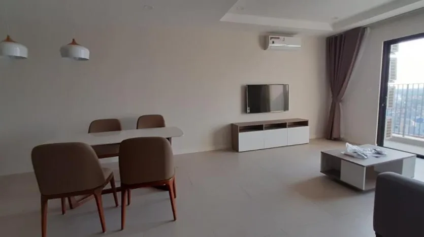 simple large 2 bedroom in kosmo tay ho (2)