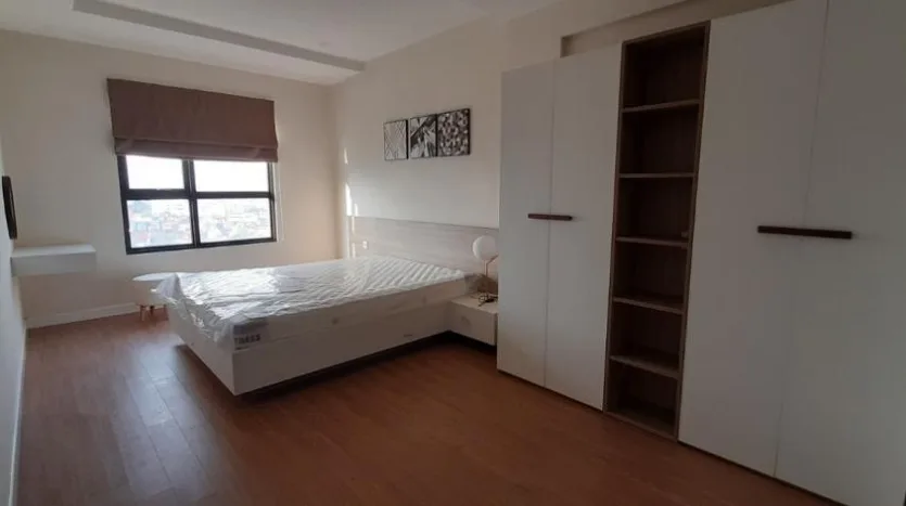 simple large 2 bedroom in kosmo tay ho (7)