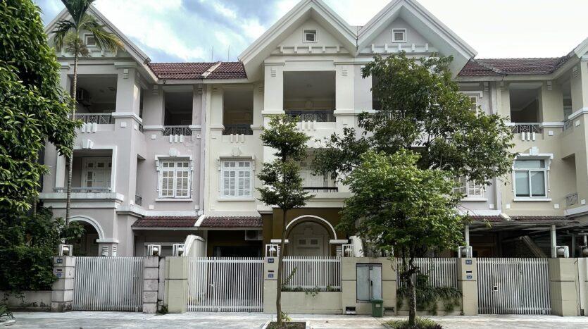 lovely house for rent in t6 ciputra (2)