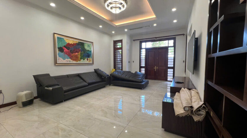 villa in D4 Ciputra near schools (24)