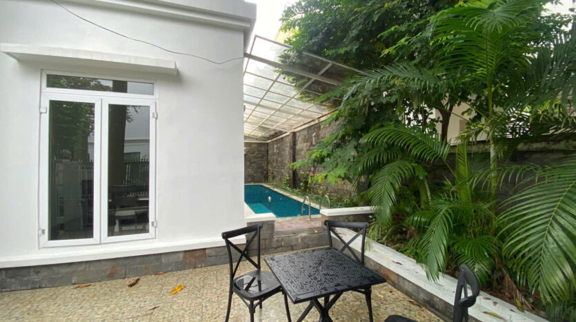 big corner villa for rent in ciputra (26)