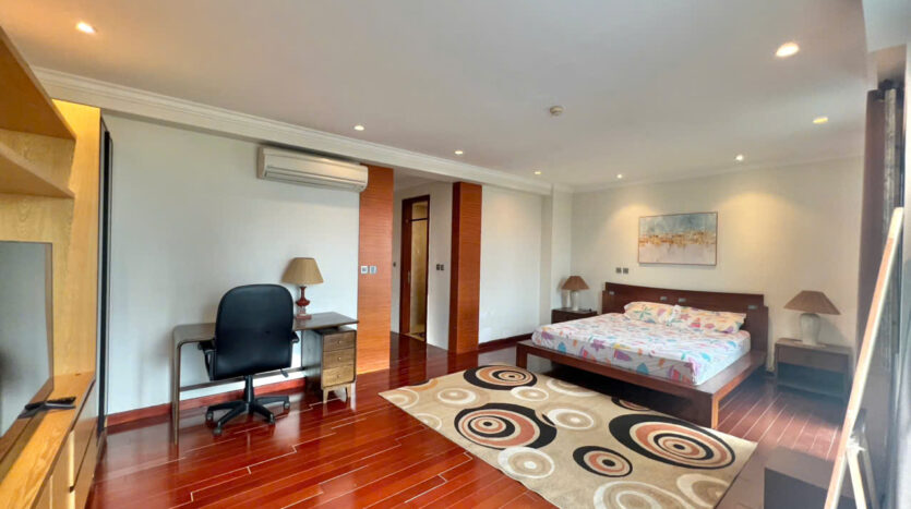 big renovated apartment in L1 Ciputra (18)