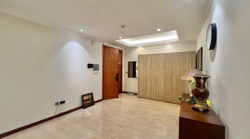 big renovated apartment in L1 Ciputra (6)