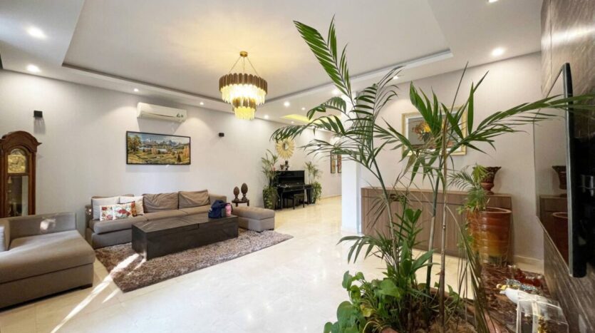 western style villa for rent in k block ciputra (1)