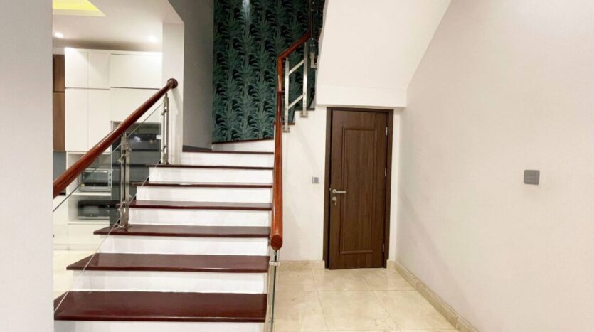 western style villa for rent in k block ciputra (14)