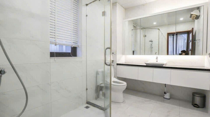 4 bedroom villa for rent in hoa sua 8 vinhomes riverside (1)