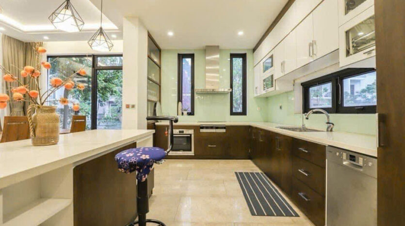 4 bedroom villa for rent in hoa sua 8 vinhomes riverside (12)