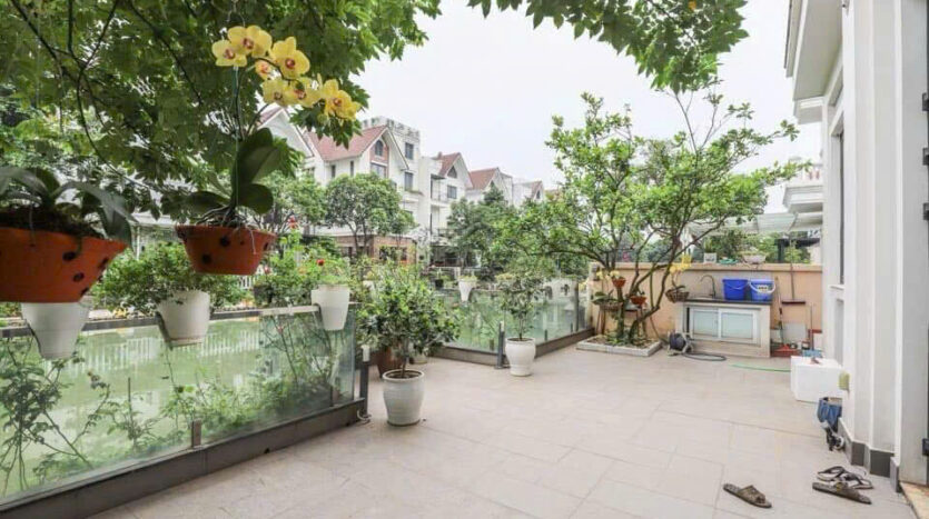 4 bedroom villa for rent in hoa sua 8 vinhomes riverside (13)
