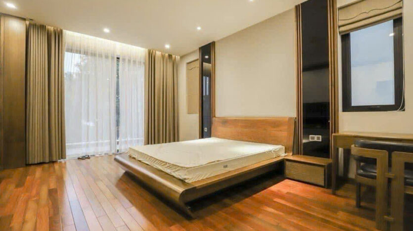 4 bedroom villa for rent in hoa sua 8 vinhomes riverside (3)