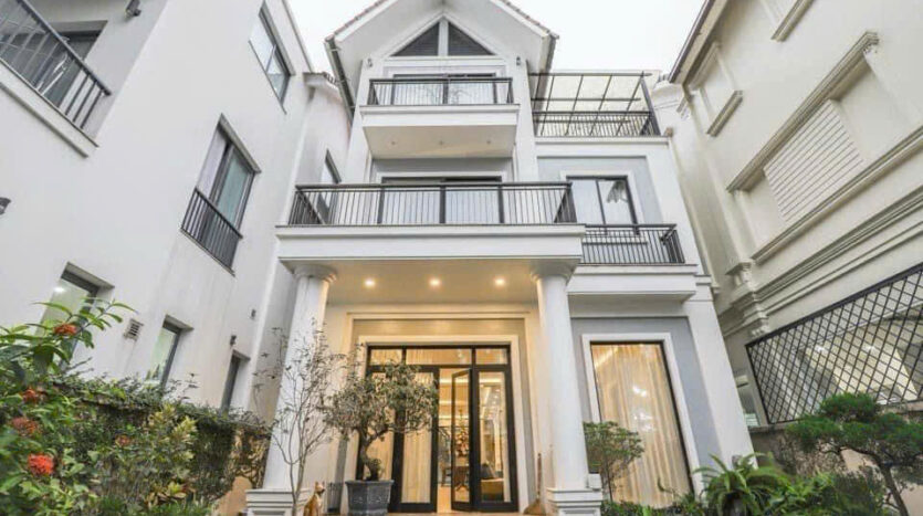 4 bedroom villa for rent in hoa sua 8 vinhomes riverside (5)