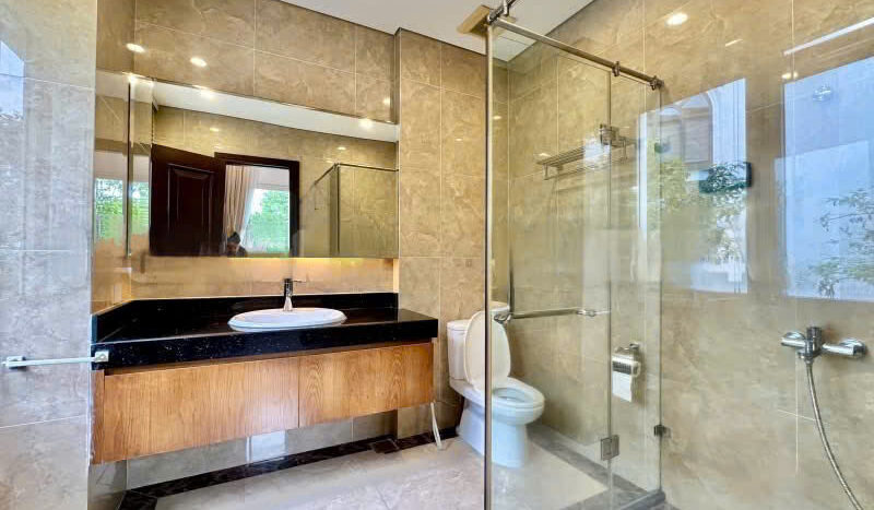 affordable garden villa in Hoa Sua Vinhomes Riverside (1)