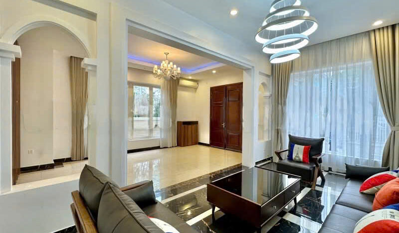 affordable garden villa in Hoa Sua Vinhomes Riverside (5)
