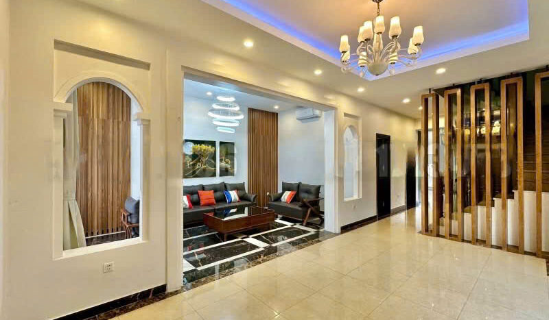 affordable garden villa in Hoa Sua Vinhomes Riverside (7)