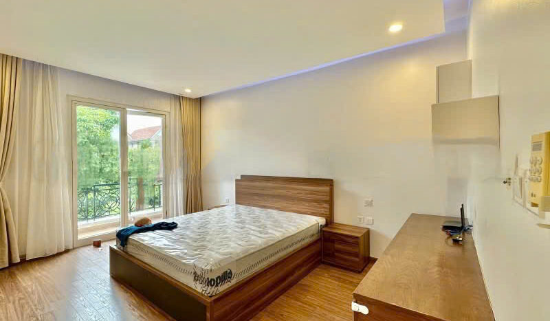 affordable garden villa in Hoa Sua Vinhomes Riverside (9)