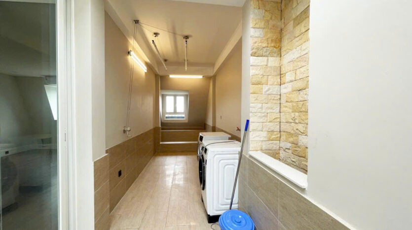 villa with basement for rent in ciputra (1)