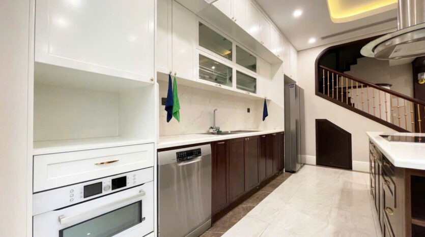 villa with basement for rent in ciputra (13)