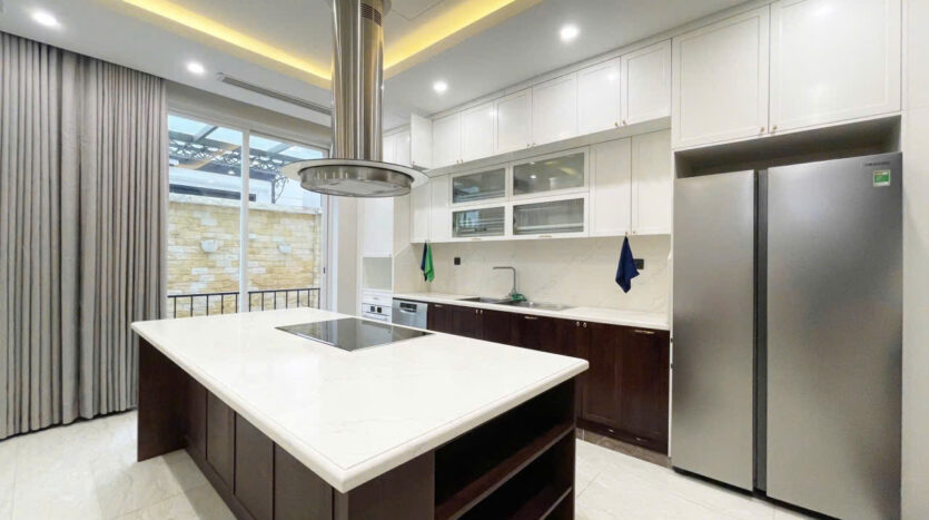 villa with basement for rent in ciputra (17)