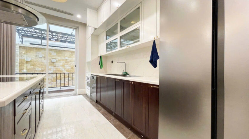 villa with basement for rent in ciputra (25)