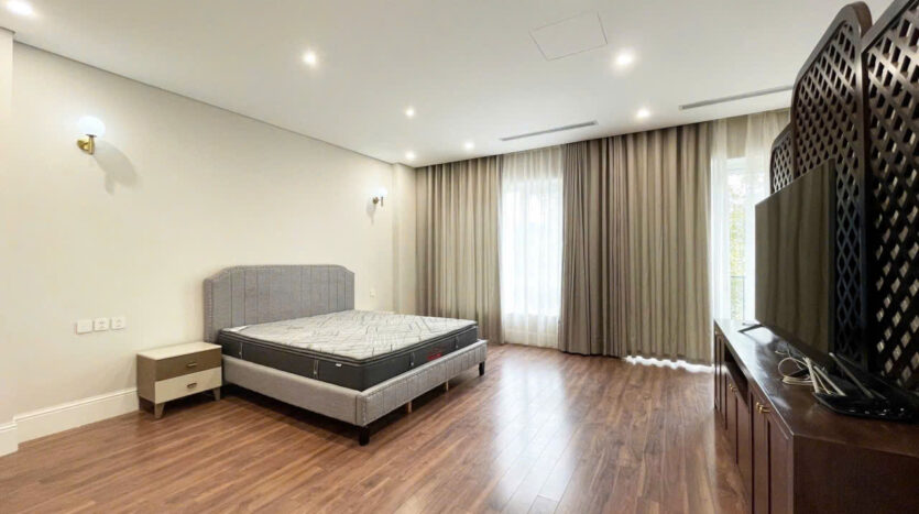 villa with basement for rent in ciputra (29)