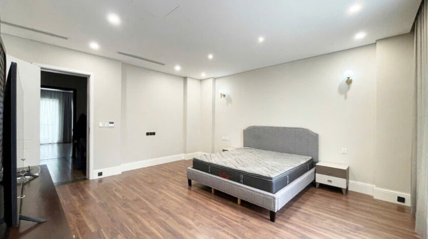 villa with basement for rent in ciputra (30)