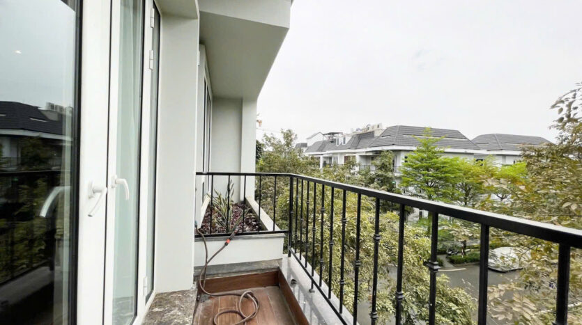 villa with basement for rent in ciputra (31)