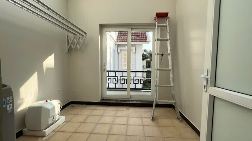 Villa in T7 Block with garage for rent (14)
