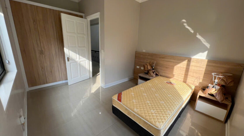 Villa in T7 Block with garage for rent (15)