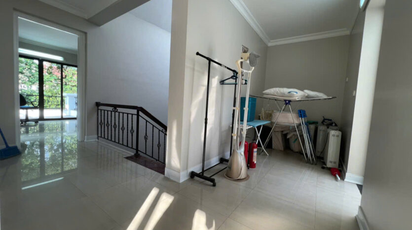 Villa in T7 Block with garage for rent (16)