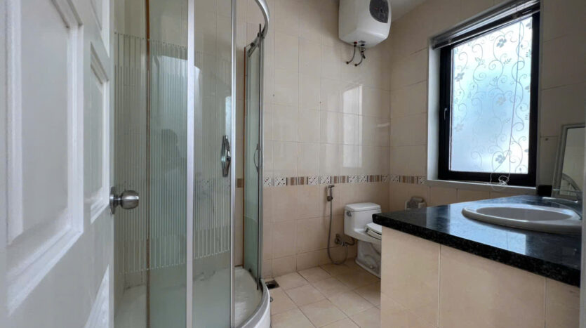 Villa in T7 Block with garage for rent (17)