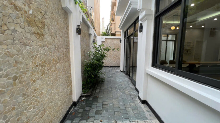 Villa in T7 Block with garage for rent (2)