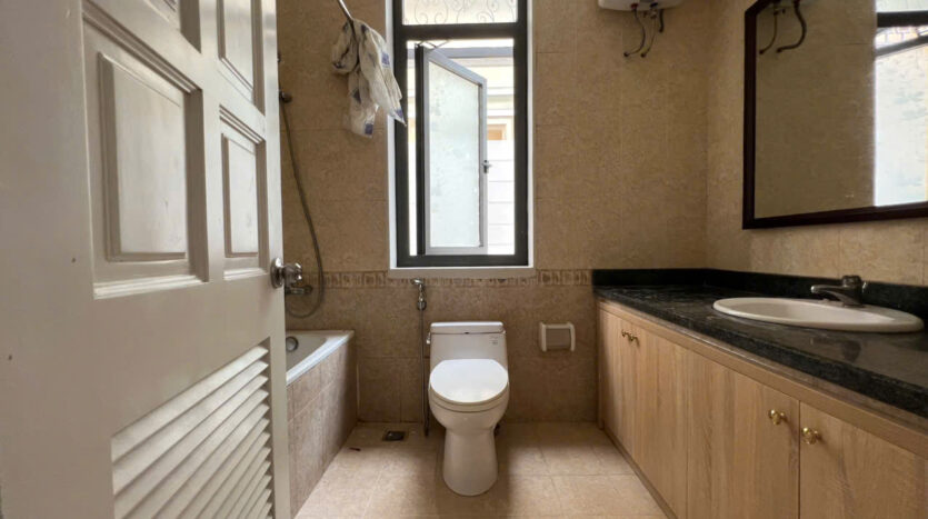 Villa in T7 Block with garage for rent (20)