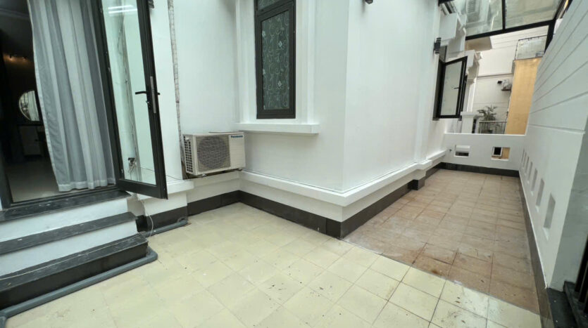 Villa in T7 Block with garage for rent (25)