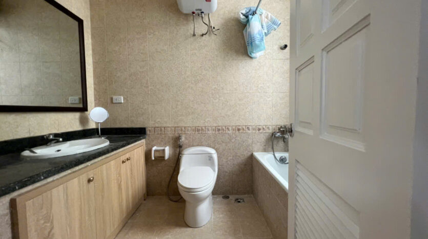 Villa in T7 Block with garage for rent (26)