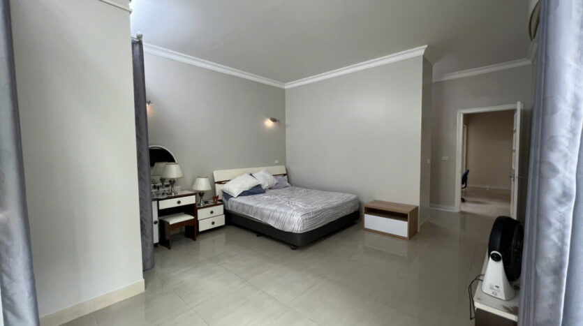 Villa in T7 Block with garage for rent (27)